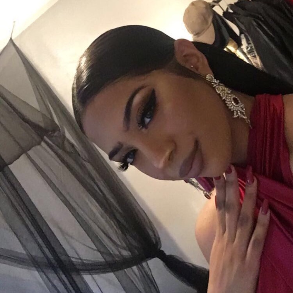 Meet your Posher, Issy